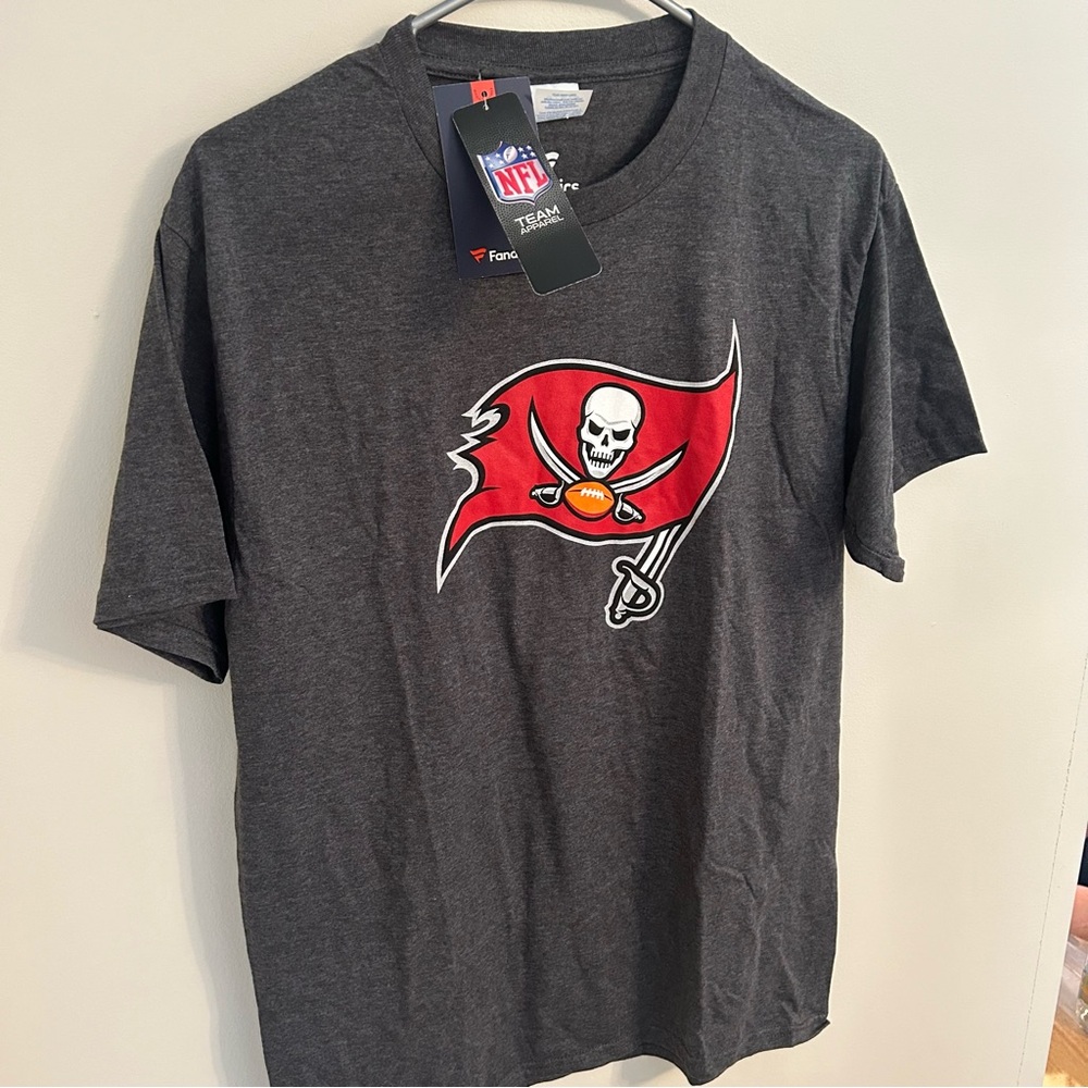 Tampa Bay Buccaneers NWT NFL Team Apparel Fanatics Gray T Shirt Size Medium